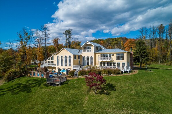 Exterior - Shakespeare on the Hudson by Avantstay Two Home Buyout on the Hudson River! 22 Bedrooms! (Catskill)
