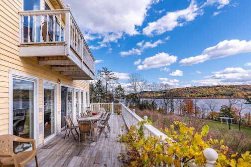 Shakespeare on the Hudson by Avantstay Two Home Buyout on the Hudson River! 22 Bedrooms!