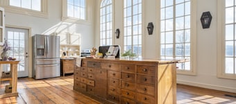 Shakespeare on the Hudson by Avantstay Two Home Buyout on the Hudson River! 22 Bedrooms!