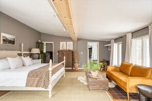 Villa (1 Bedroom) | 22 bedrooms, desk, iron/ironing board, free cribs/infant beds - Shakespeare on the Hudson by Avantstay Two Home Buyout on the Hudson River! 22 Bedrooms! (Catskill)