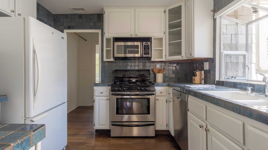 Topaz By Avantstay Adorable Cottage Walking Distance to Beach w/ Large Patio