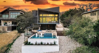 Barton by Avantstay Lake Views w/ Hot Tub, Pool & Ping Pong!