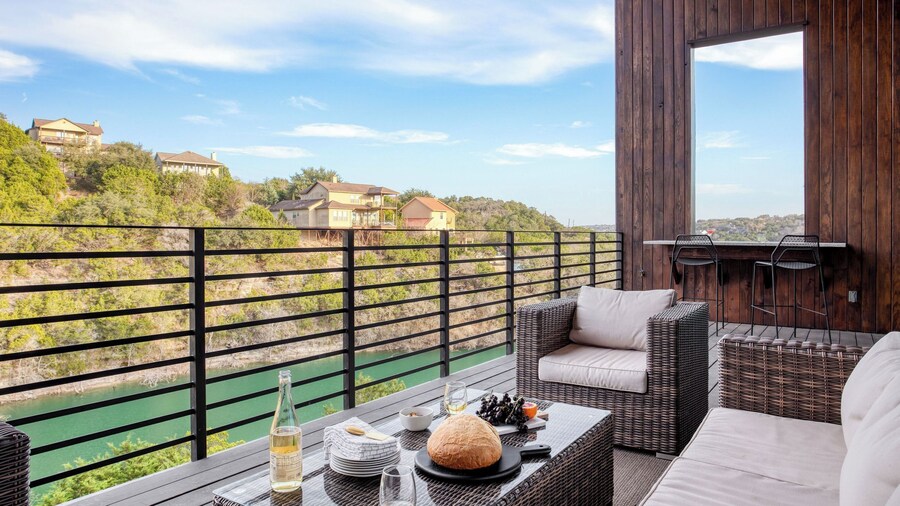 Luxurious Stay w/ Lake View, Pool, Hot Tub, Fire Pit, Ping Pong Barton by Avantstay