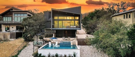 House (3 Bedrooms) | Exterior