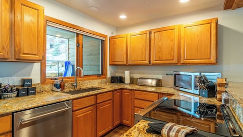 Riverside Condos C102 by Avantstay Condo Close To Downtown, Town Park & Ski Lift #8