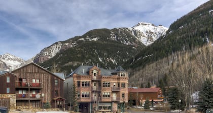 Ore Station 2 by Avantstay Modern Oasis in the Heart of Telluride w/ Hot Tub