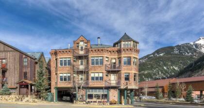 Ore Station 2 by Avantstay Modern Oasis in the Heart of Telluride w/ Hot Tub