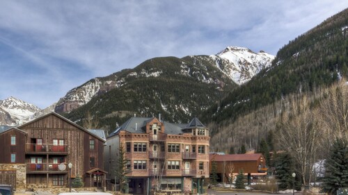 Ore Station 2 by Avantstay Modern Oasis in the Heart of Telluride w/ Hot Tub