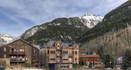 Ore Station 2 by Avantstay Modern Oasis in the Heart of Telluride w/ Hot Tub