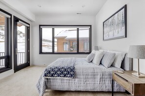 4 bedrooms, desk, iron/ironing board, free cots/infant beds - White Wolf by Avantstay Stunning Unit in Ideal Park City Location w/ Communal Pool & Hot Tub (Park City)