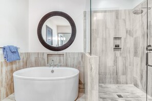 Free toiletries, towels, soap, shampoo - White Wolf by Avantstay Stunning Unit in Ideal Park City Location w/ Communal Pool & Hot Tub (Park City)