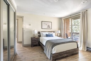 3 bedrooms, desk, free cribs/infant beds, bed sheets - Payday by Avantstay Cozy Condo in Ideal Location! (Park City)