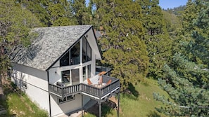 House (3 Bedrooms) | Front of property - The Matterhorn Manor by Avantstay Harry Potter Inspired A-frame Home w/ Hot Tub & Views (Crestline)