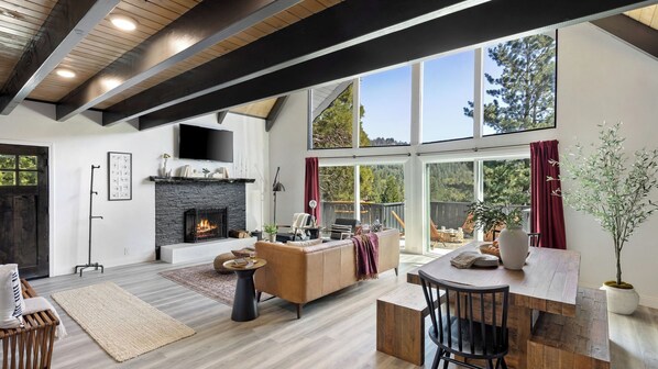 House (3 Bedrooms) | Interior - The Matterhorn Manor by Avantstay Harry Potter Inspired A-frame Home w/ Hot Tub & Views (Crestline)