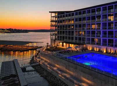 Highly-Upgraded Topsider 3-Suite Walk-In Unit Nearby Elevator 36-48' Boat Slips!