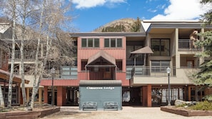 Interior - Cimarron Lodge 50 by Avantstay Ski-in/ski-out Property in Complex w/ Two Hot Tubs! (Telluride)