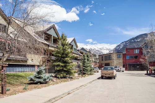 Cimarron Lodge 50 by Avantstay Ski-in/ski-out Property in Complex w/ Two Hot Tubs!