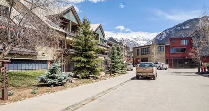 Cimarron Lodge 50 by Avantstay Ski-in/ski-out Property in Complex w/ Two Hot Tubs!