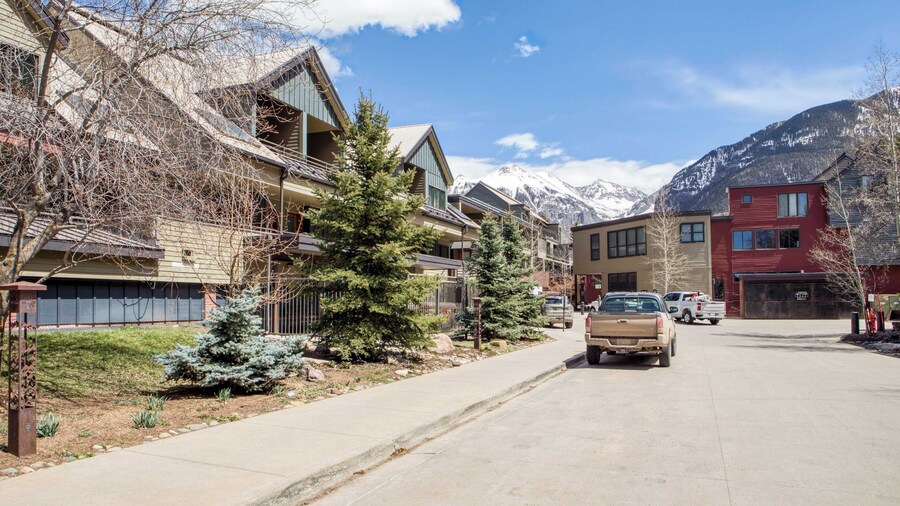 Cimarron Lodge 50 by Avantstay Ski-in/ski-out Property in Complex w/ Two Hot Tubs!