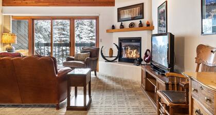 Riverside Condos A103 by Avantstay Condo Close To Downtown, Town Park & Ski Lift #8