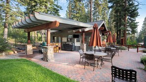 House (2 Bedrooms) | Interior - Hawk's Eye by Avantstay Cozy Condo w/ Views & Access to Northstar Resort Community (Truckee)