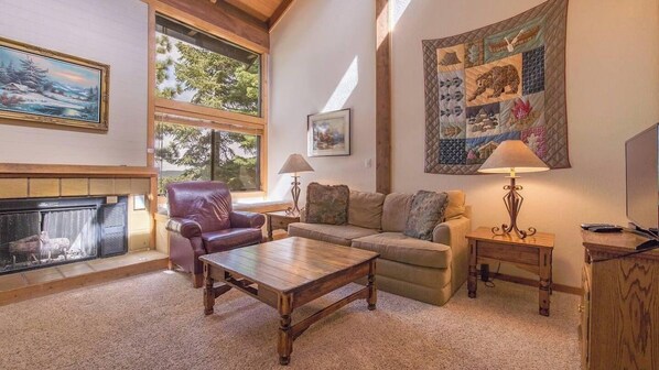 House (2 Bedrooms) | Living area