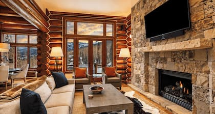 Villas At Tristant 137 by Avantstay Ski In/ Ski Out Home + Private Hot Tub + Panoramic Views