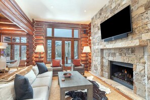 House (4 Bedrooms) | Front of property
