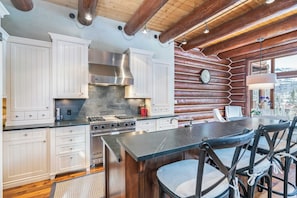 House (4 Bedrooms) | Interior