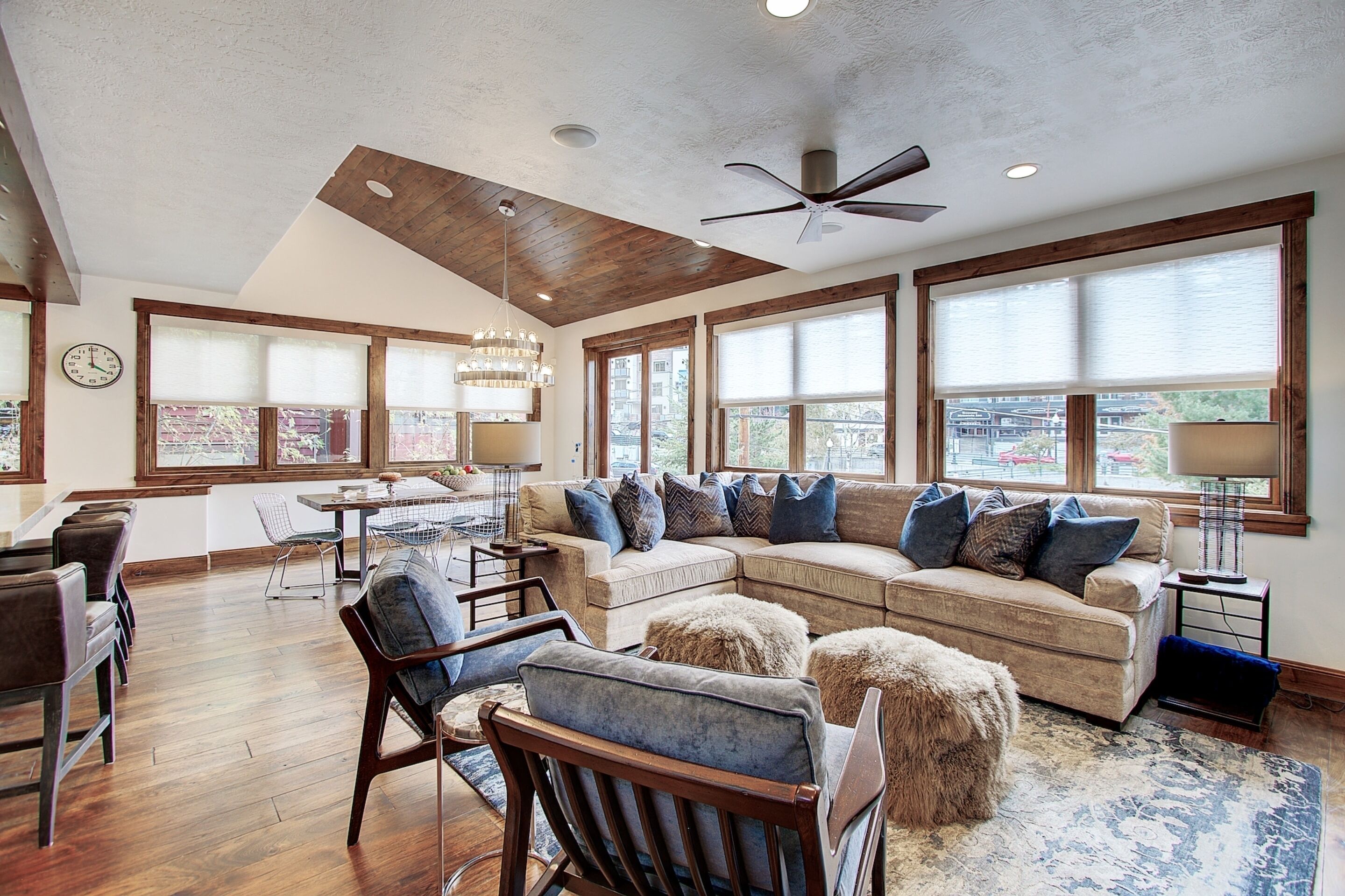 Main Street Escape by Avantstay Stunning Home Right off Main Street w/ Hot Tub & Large Deck