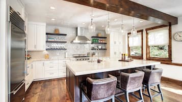 House (5 Bedrooms) | Private kitchen | Coffee/tea maker, fridge, microwave, oven