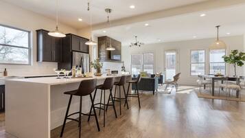 Hus (4 Bedrooms) | Restauranger