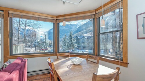 Plunge A by Avantstay Stunning Views & A Block From Lift #7