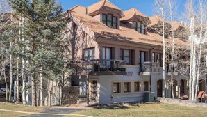 A multi-story building with a traditional architectural style, featuring a balcony on the second floor and a stone facade. - Columbia Place 5 by Avantstay Ski-in/ski-out Unit in Great Location! (Telluride)