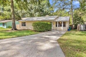 Exterior - 3Bd 2Bath home 5 miles to Stadium/Campus/Downtown! (Gainesville)