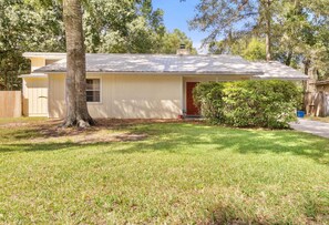 Exterior - 3Bd 2Bath home 5 miles to Stadium/Campus/Downtown! (Gainesville)