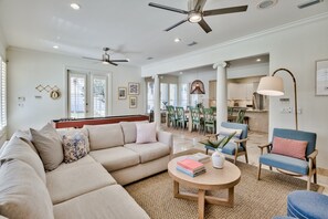 55-inch TV with digital channels, fireplace, streaming services - Sand Dollar by Avantstay Spectacular Beachside Oasis w/ Gorgeous Views (Destin)