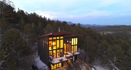 Off-grid Masterpiece Cabin W/ Breathtaking View