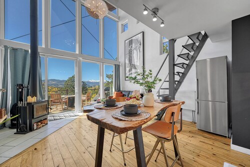 Off-grid Masterpiece Cabin W/ Breathtaking View