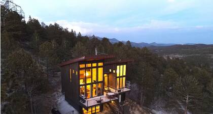 Off-grid Masterpiece Cabin W/ Breathtaking View