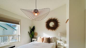 2 habitaciones, tabla de planchar con plancha y cuna de viaje