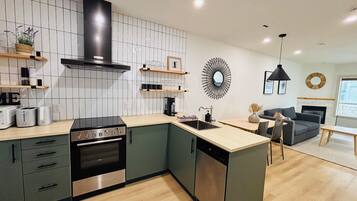 Micro-ondes, four, plaque de cuisson, lave-vaisselle