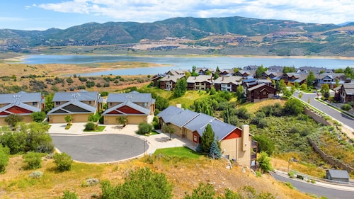 Lucky Bill by AvantStay | Lake Views, 15mins to Park City Mtn.