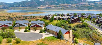Lucky Bill by AvantStay | Lake Views, 15mins to Park City Mtn.