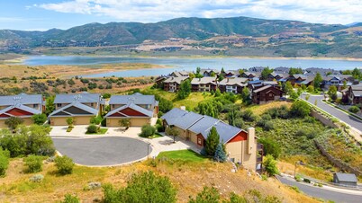 Lake View Cabin + Hot Tub | Theater + Rec Room +15 Min to Slopes | Lucky Bill