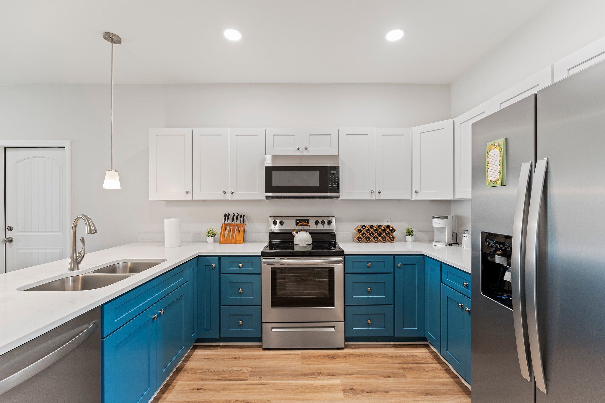 Stunning Beach Cottage, Minutes to Beach and Parks