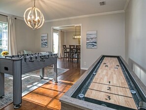 Game room - Beautiful Azalea District 2 Masters (Tyler)