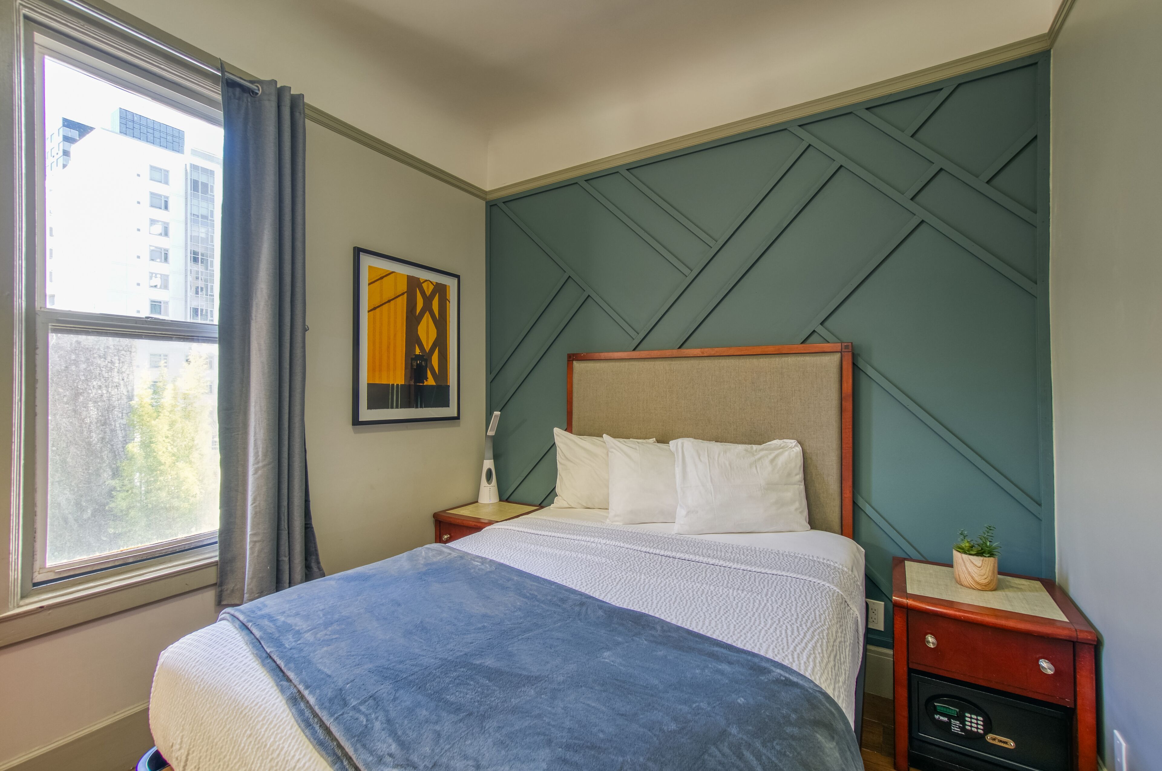 Well kept Room with Nice Detailed Touches