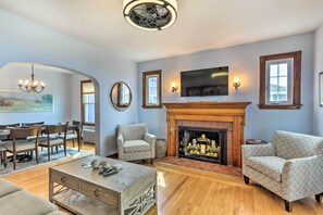 TV, fireplace, books - Walkable New Haven Retreat w/ Ocean Views! (New Haven)
