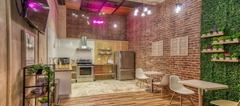 Charming and Cozy Room in Downtown